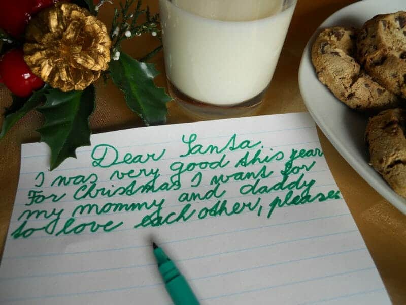 Note to Santa asking for mommy and daddy to love each other.