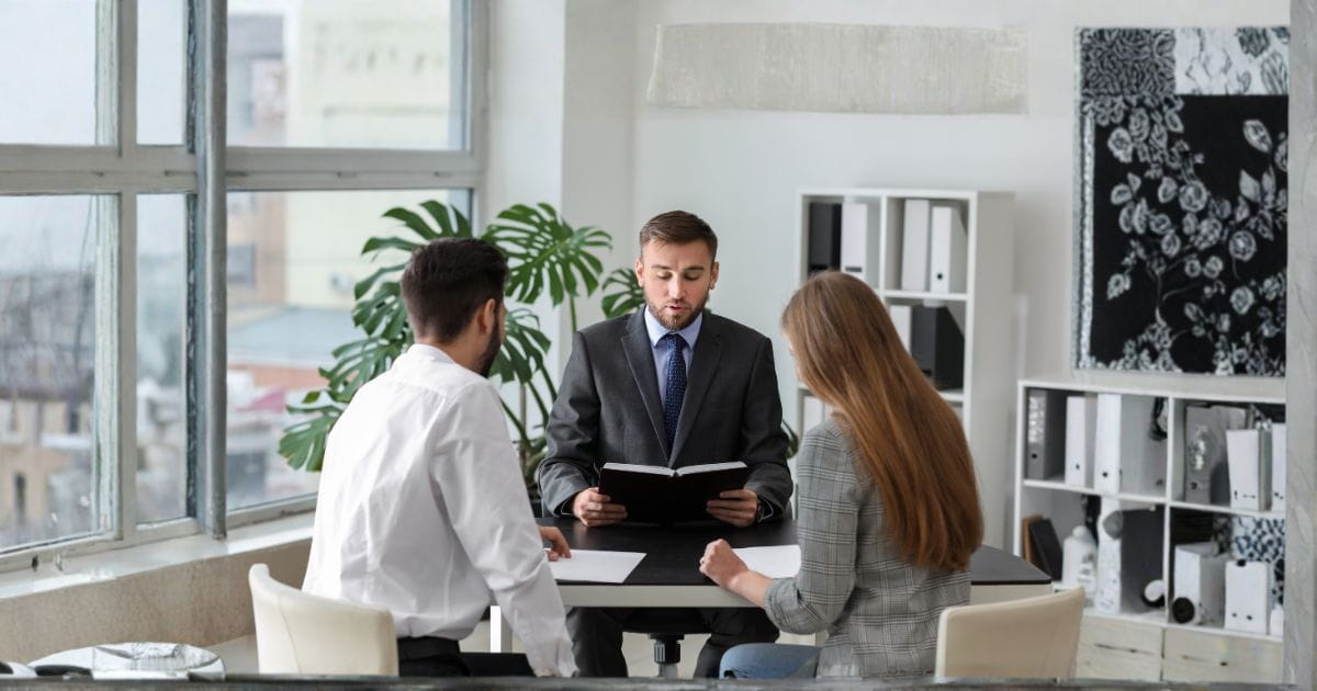 AI image of a divorce lawyer giving advice to a couple
