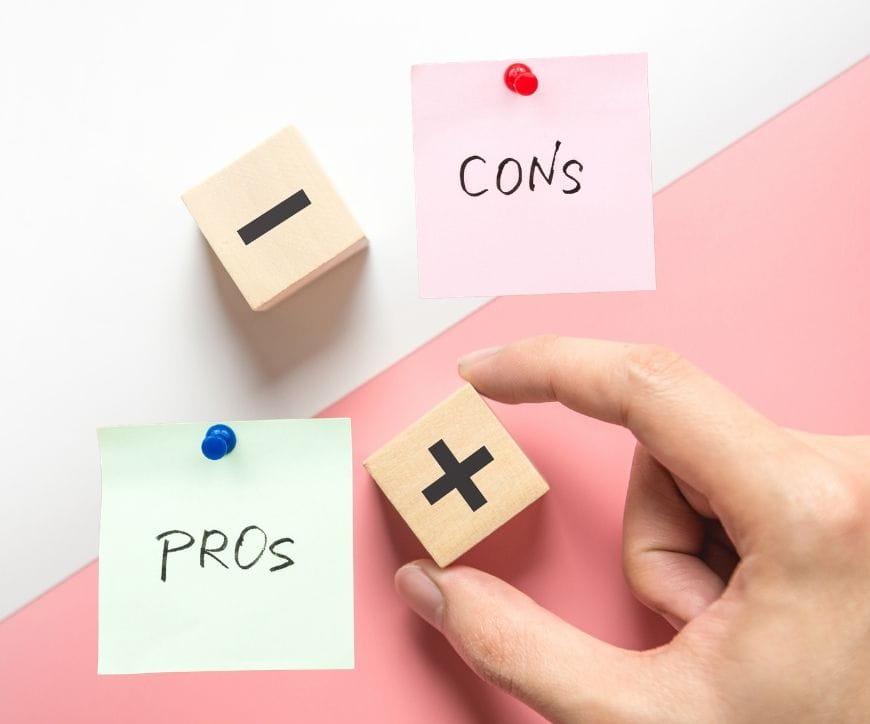 sticky notes showing the words "pros and cons"