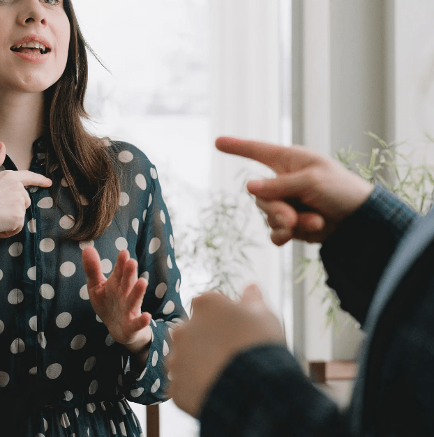 Husband and wife talking heatedly. How to tell your husband you want a divorce.